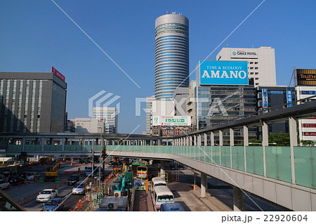 新横浜駅の前の風景 22920604