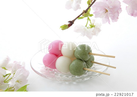 三色団子と桜横位置 22921017