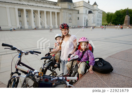 Urban biking - young mother in a city 22921679