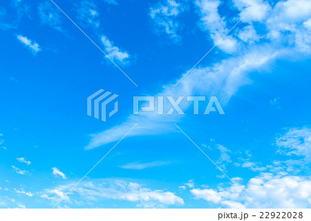 初夏の空 空 梅雨前 晴れの空 空の画像素材 コピースペース ブルースカイイメージ 雲片 初夏の空 空 梅雨前 晴れの空 空の画像素材 コピースペース ブルースカイイメージ 雲片 22922028
