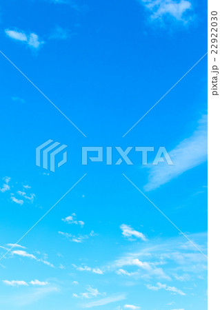 初夏の空 空 梅雨前 晴れの空 空の画像素材 コピースペース ブルースカイイメージ 雲片 初夏の空 空 梅雨前 晴れの空 空の画像素材 コピースペース ブルースカイイメージ 雲片 22922030