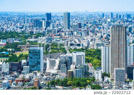 初夏の東京都市風景の写真素材