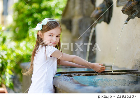 Little girl playing with a drinking water fountain 22925207