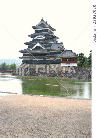 雨の松本城 雨の松本城 22927020