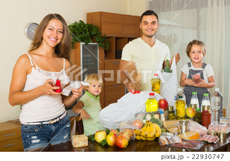 Family of four with bags of food 22930747