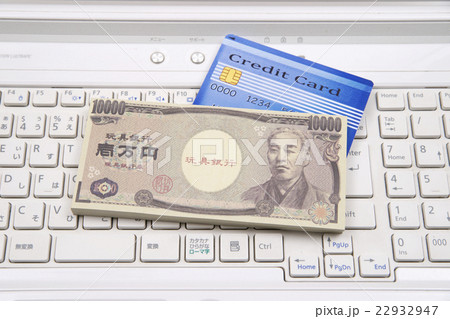 パソコンとクレジットカード 22932947
