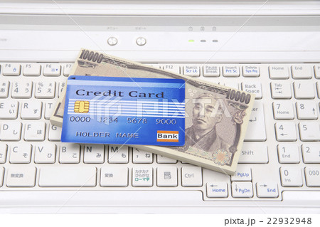 パソコンとクレジットカード パソコンとクレジットカード 22932948