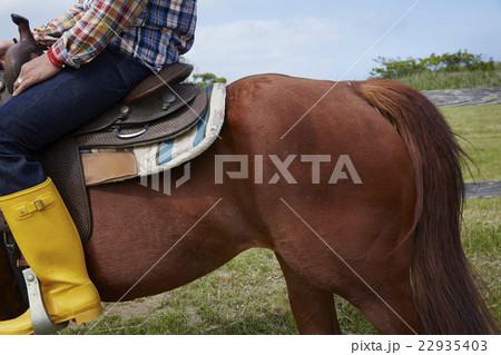 男性　乗馬 22935403