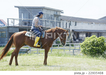 男性　乗馬 22935408