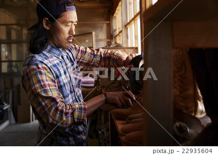男性 馬 飼育 男性 馬 飼育 22935604