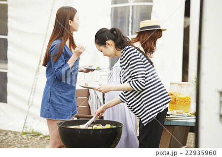 BBQパーティ 22935960