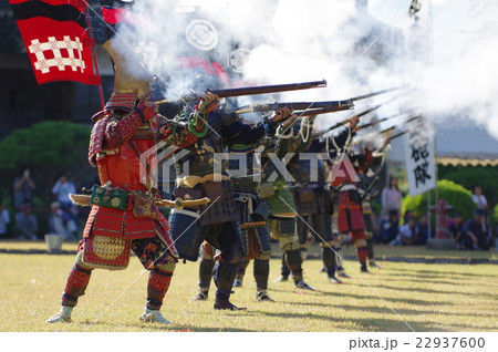 信州 松本 国宝 松本城イベント 古式砲術演武の風景(火縄銃) 信州 松本 国宝 松本城イベント 古式砲術演武の風景(火縄銃) 22937600