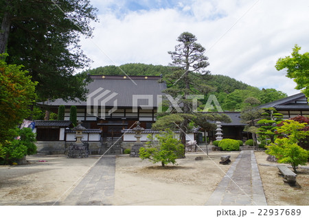 信州　伊那高遠の寺院　建福寺の境内　高遠の名工　守屋貞治の石仏が有名 22937689