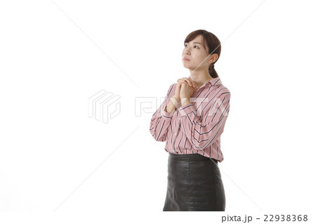 祈りポーズの若い女性 祈りポーズの若い女性 22938368