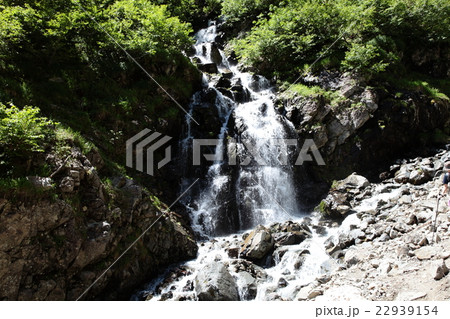 仙丈ヶ岳の登山道にある滝 22939154