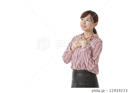 安心ポーズの若い女性 安心ポーズの若い女性 22939253