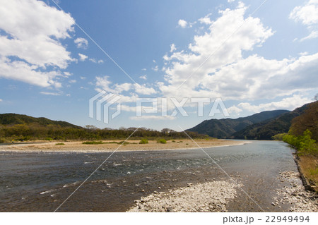 高知県四万十市 佐田(今成)沈下橋から見た四万十川 高知県四万十市 佐田(今成)沈下橋から見た四万十川 22949494