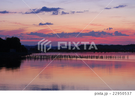 入り江の朝 朝焼けの写真素材 [22950537] - PIXTA