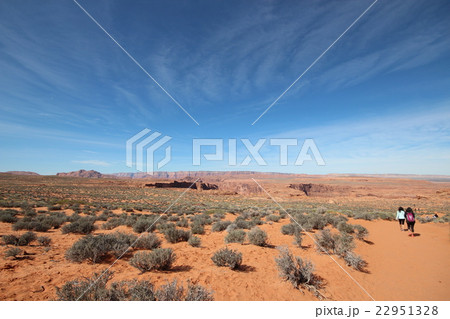 アリゾナ州の見渡す限りの砂漠の写真素材