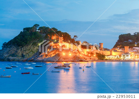 Tossa de mar. Fortress at night. 22953011