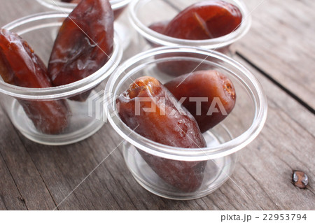 Dried date palm Dried date palm 22953794