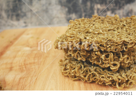 Dry instant vegetable noodle Dry instant vegetable noodle 22954011