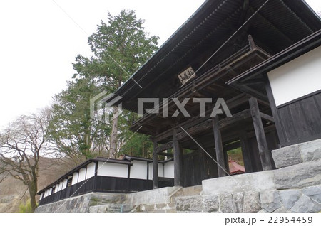 信州　諏訪の寺院　善光寺の山門　大隅流の矢崎玖右衛門の建築　長野善光寺の前に本尊が７年間とどまった寺 22954459