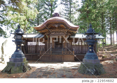 信州　茅野　田沢稲荷神社拝殿　横　立川流初代　立川富棟による拝殿　独特な意匠の向拝部　市文化財指定 22954602