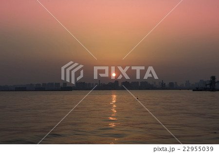東京湾夕日 22955039