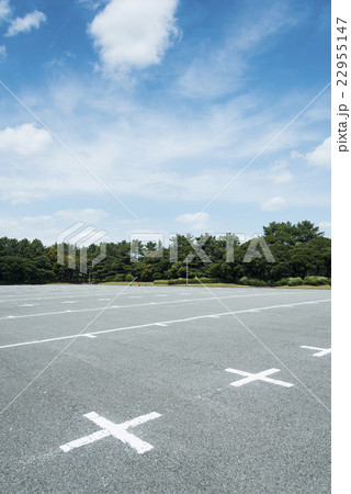 広い駐車場 22955147