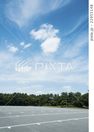 広い駐車場 広い駐車場 22955148