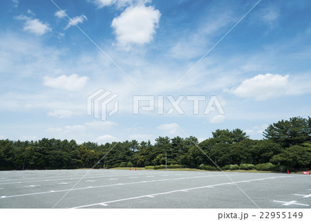 広い駐車場 広い駐車場 22955149