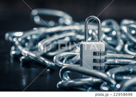 鍵とチェーン 22958696