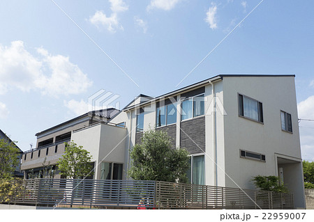 住宅　住宅街　イメージ　青空　コピースペース 22959007