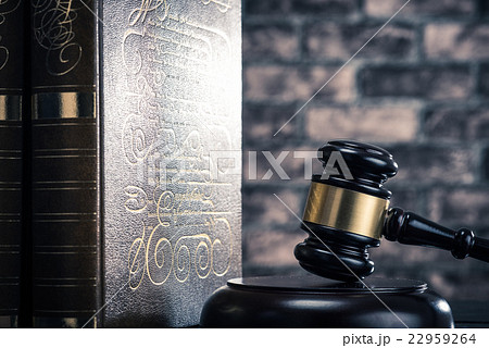 裁判官のハンマー 22959264