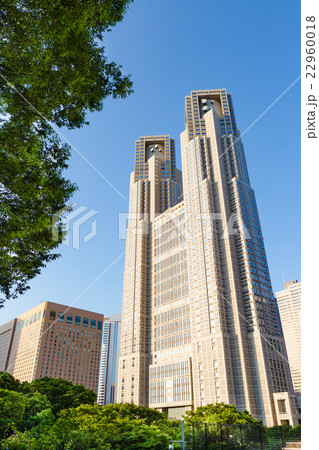 東京都庁・青空 22960018