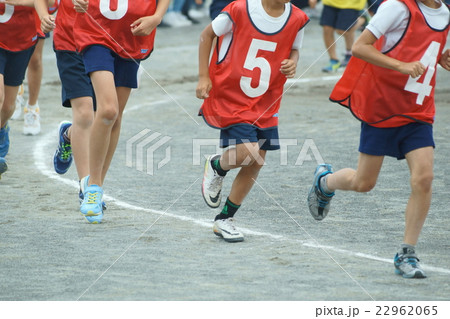小学校の運動会(リレー) 小学校の運動会(リレー) 22962065