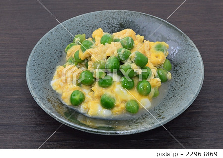 えんどう豆の卵とじの写真素材