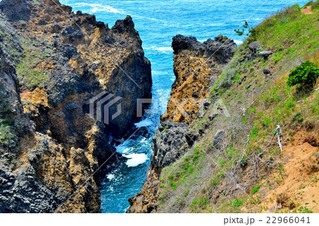 能登金剛・義経の舟隠し（６） 22966041