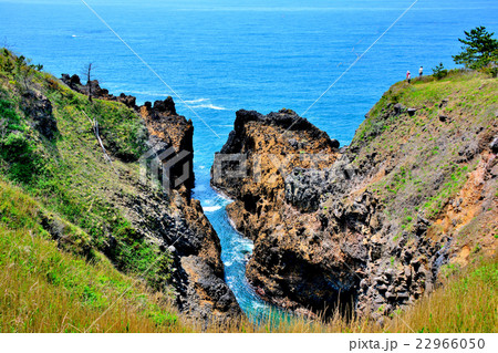 能登金剛・義経の舟隠し・全景（３） 22966050