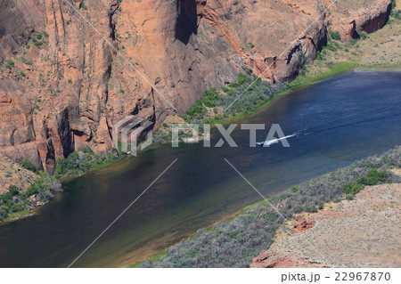 コロラド川のクルージング ホースシューベンド コロラド川のクルージング ホースシューベンド 22967870