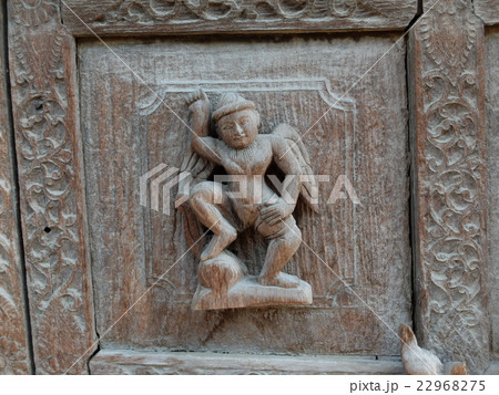 マンダレーのシュエナンドー寺院の壁の彫刻 22968275