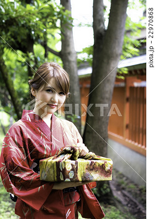 浴衣の女性 22970868