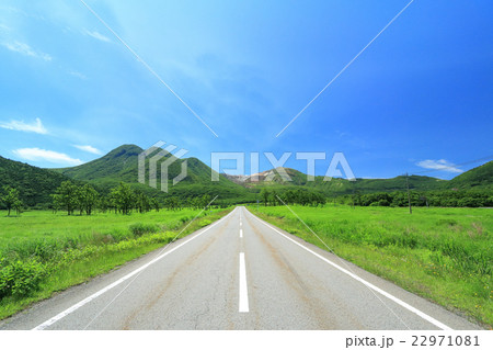大分県 くじゅう連山とやまなみハイウェイ (ミドルアングル) 大分県 くじゅう連山とやまなみハイウェイ (ミドルアングル) 22971081