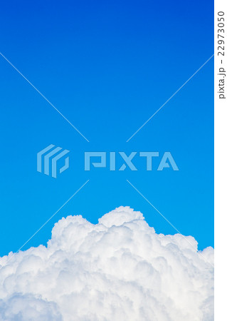 夏の青空と雲 22973050