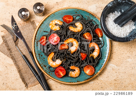 Black spaghetti with prawns and cherry tomatoes 22986189