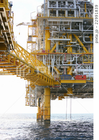 Offshore construction platform for production oil Offshore construction platform for production oil 22991839