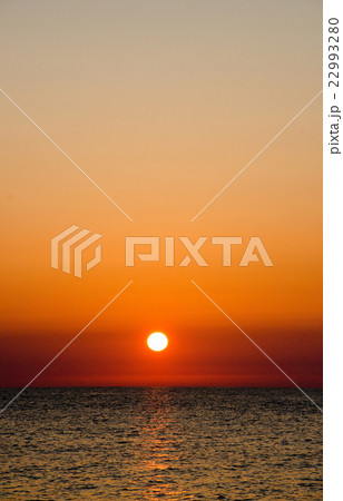 日本海に沈む夕日 22993280