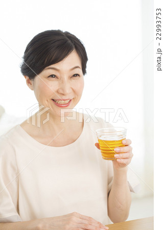 ミドル女性 22993753