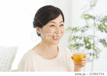 ミドル女性 22993754